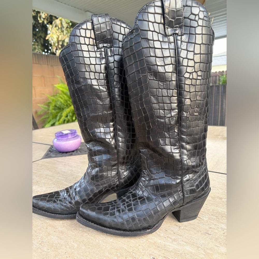 Idyllwind Black Croc-Embossed Boots